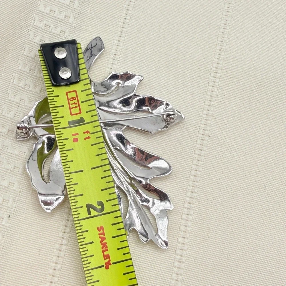 Vintage Shiny Cutout Silver Tone Leaf Foliage Autumn Pin Brooch